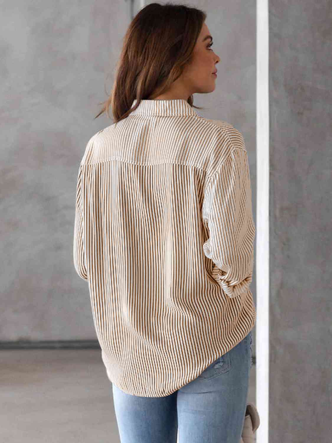 Chemise à col rayé avec poche