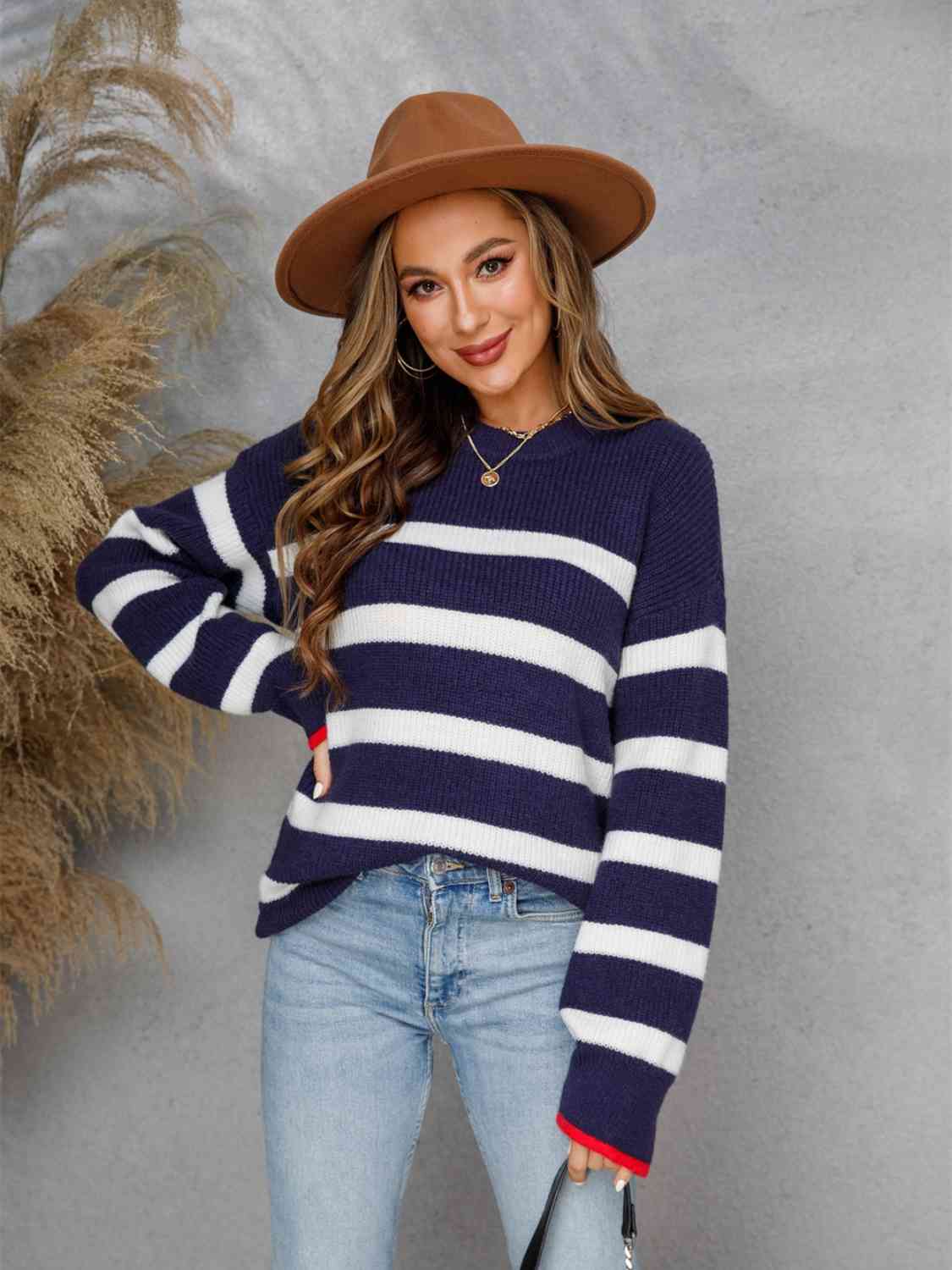 Pull rayé à col rond et épaules tombantes