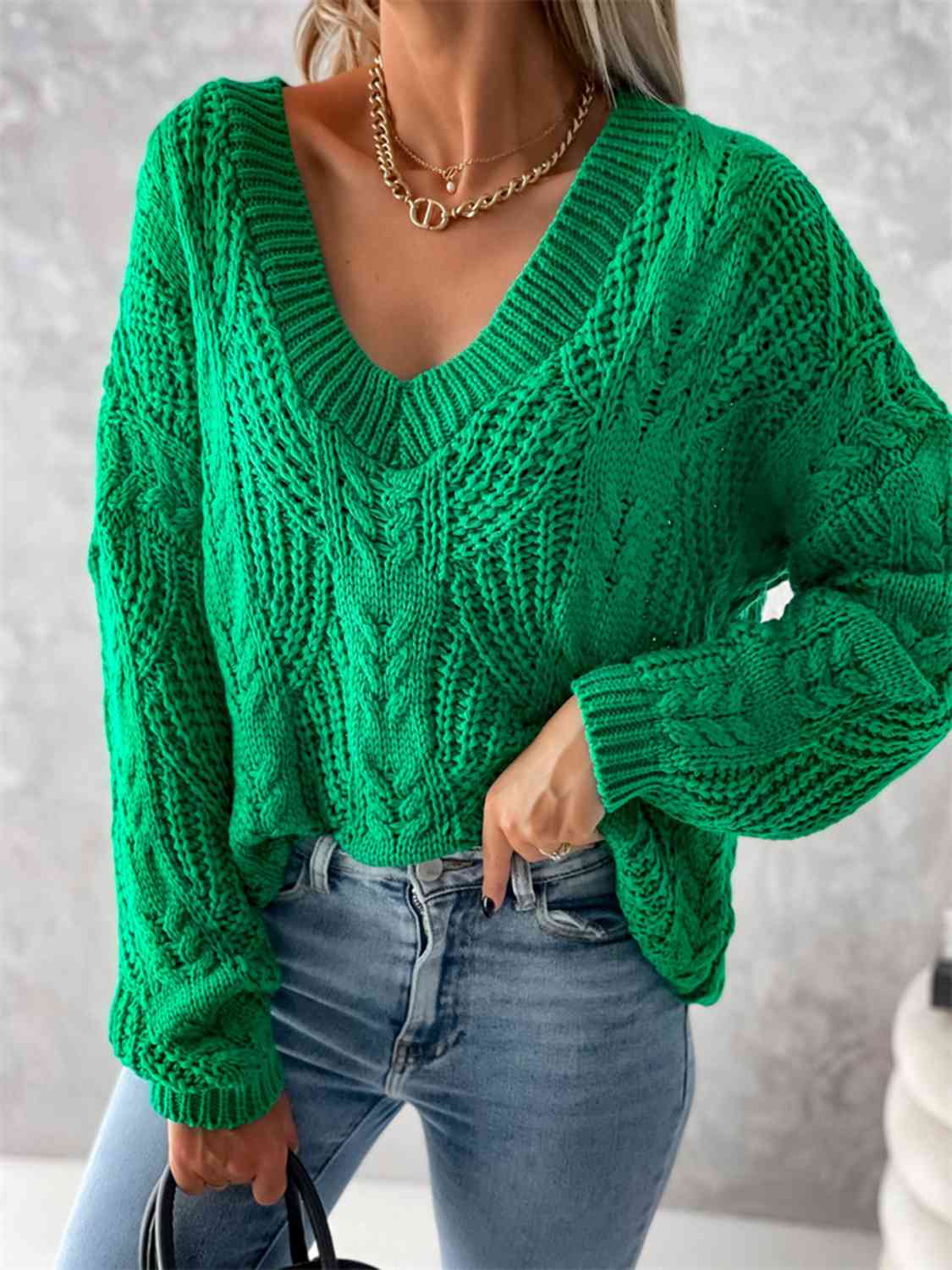 Pull à manches longues en maille torsadée et col en V