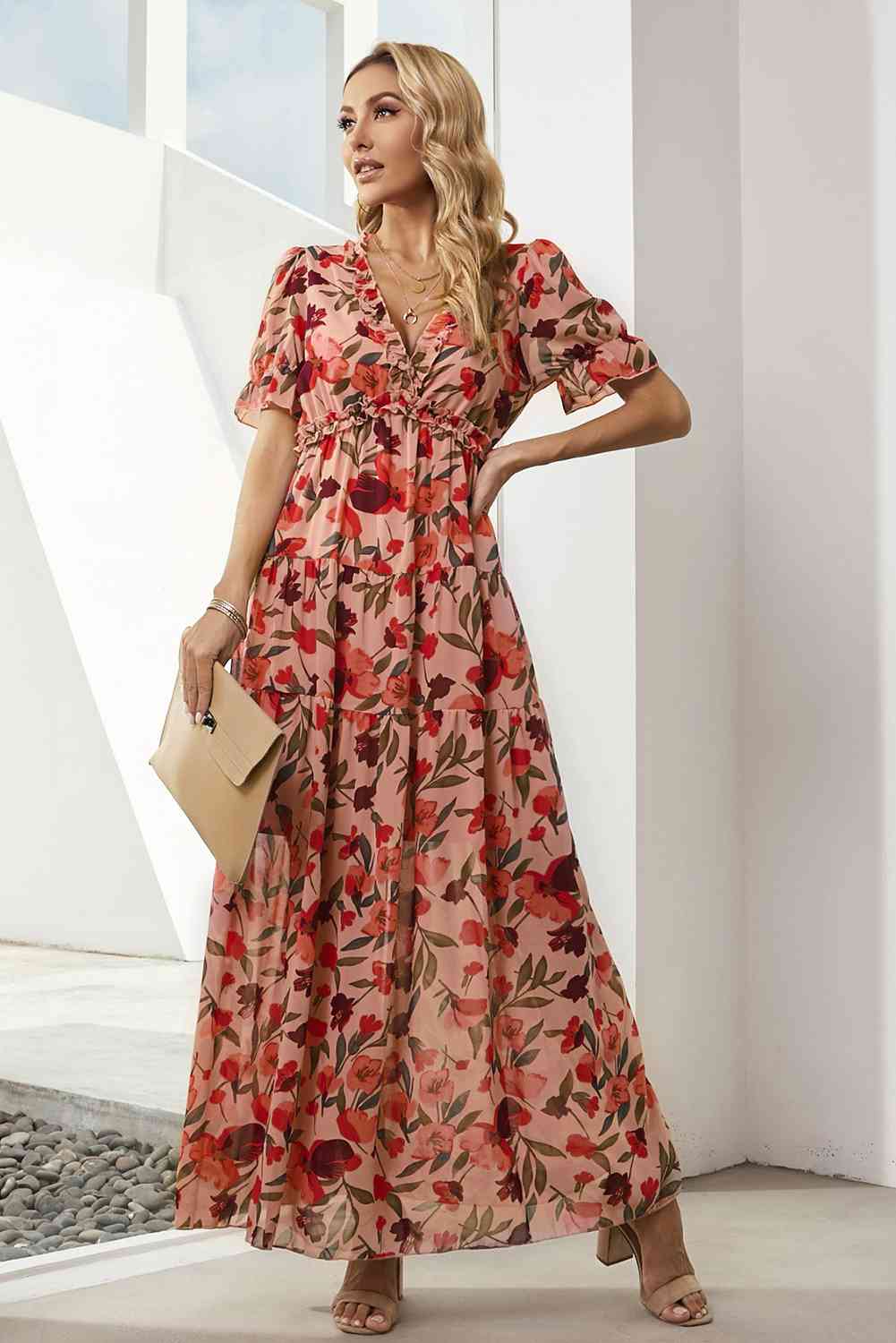 Robe fleurie à col en V et manches courtes à volants