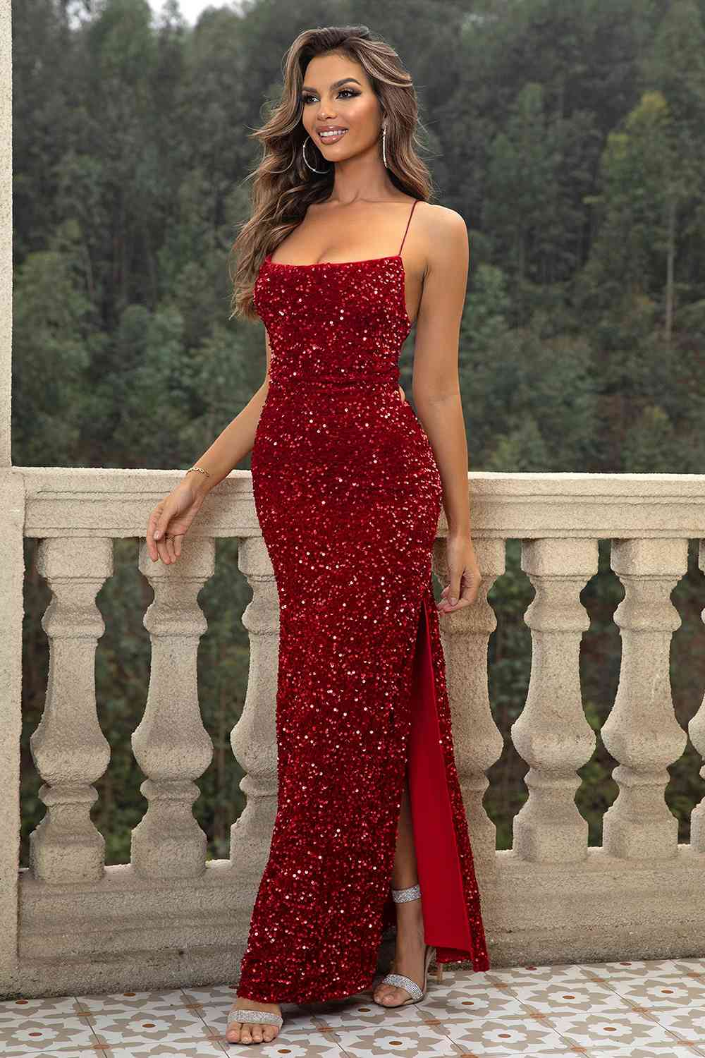 Robe longue fendue dos nu à paillettes
