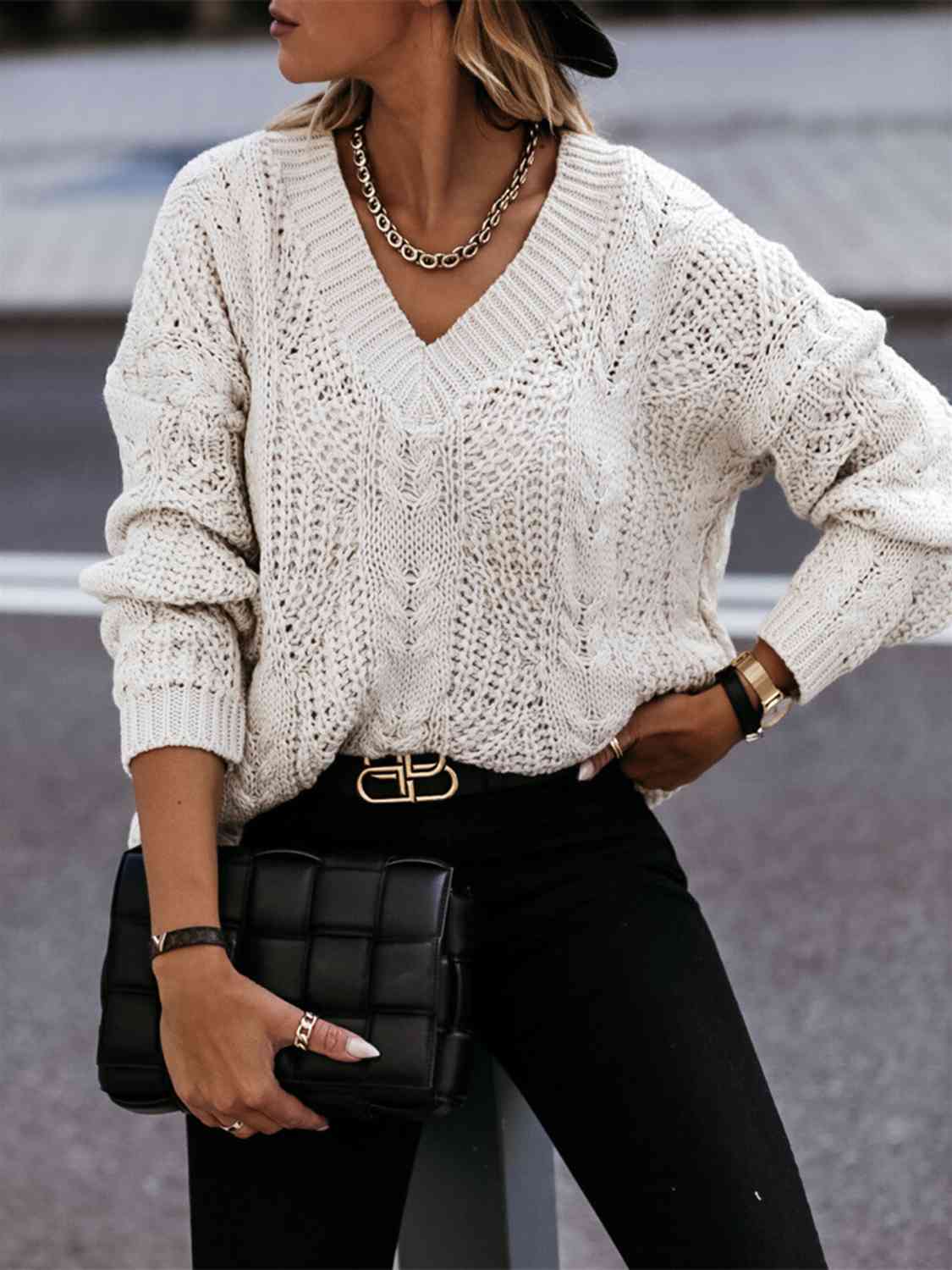 Pull à manches longues en maille torsadée et col en V
