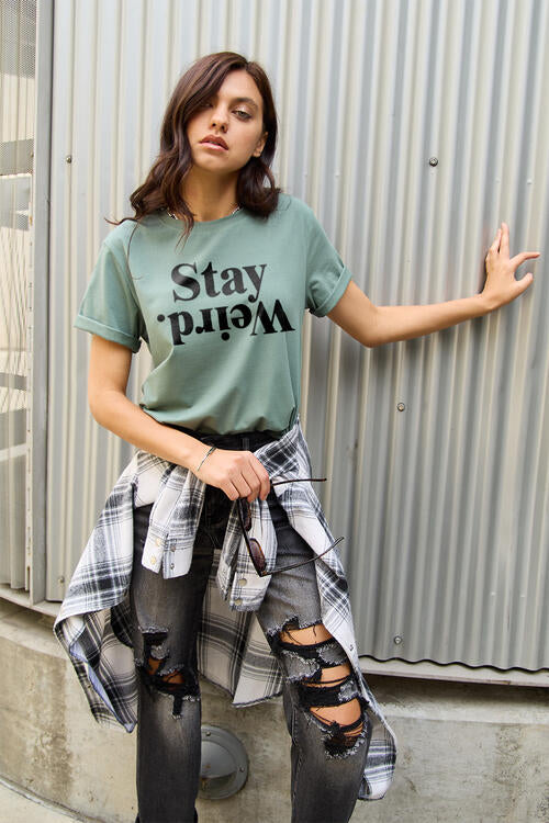 T-shirt à manches courtes Simply Love STAY WEIRD taille réelle