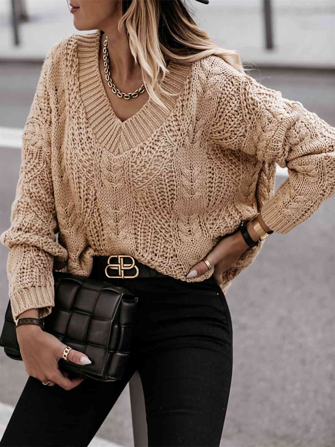Pull à manches longues en maille torsadée et col en V