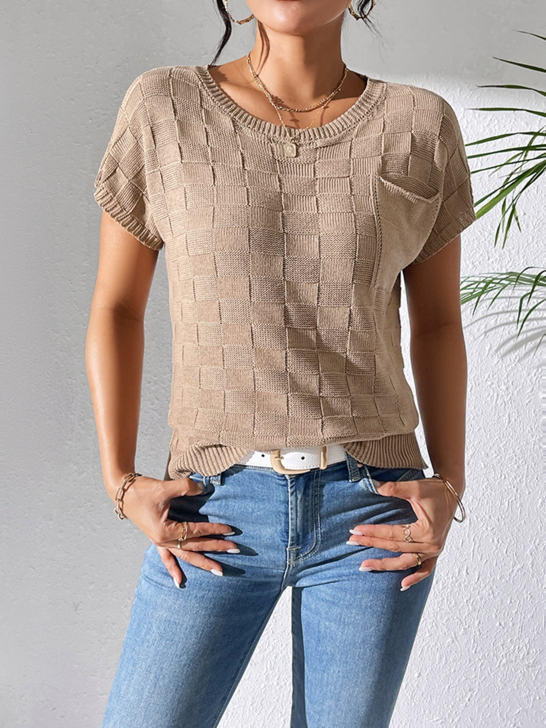 Short-sleeve knit top