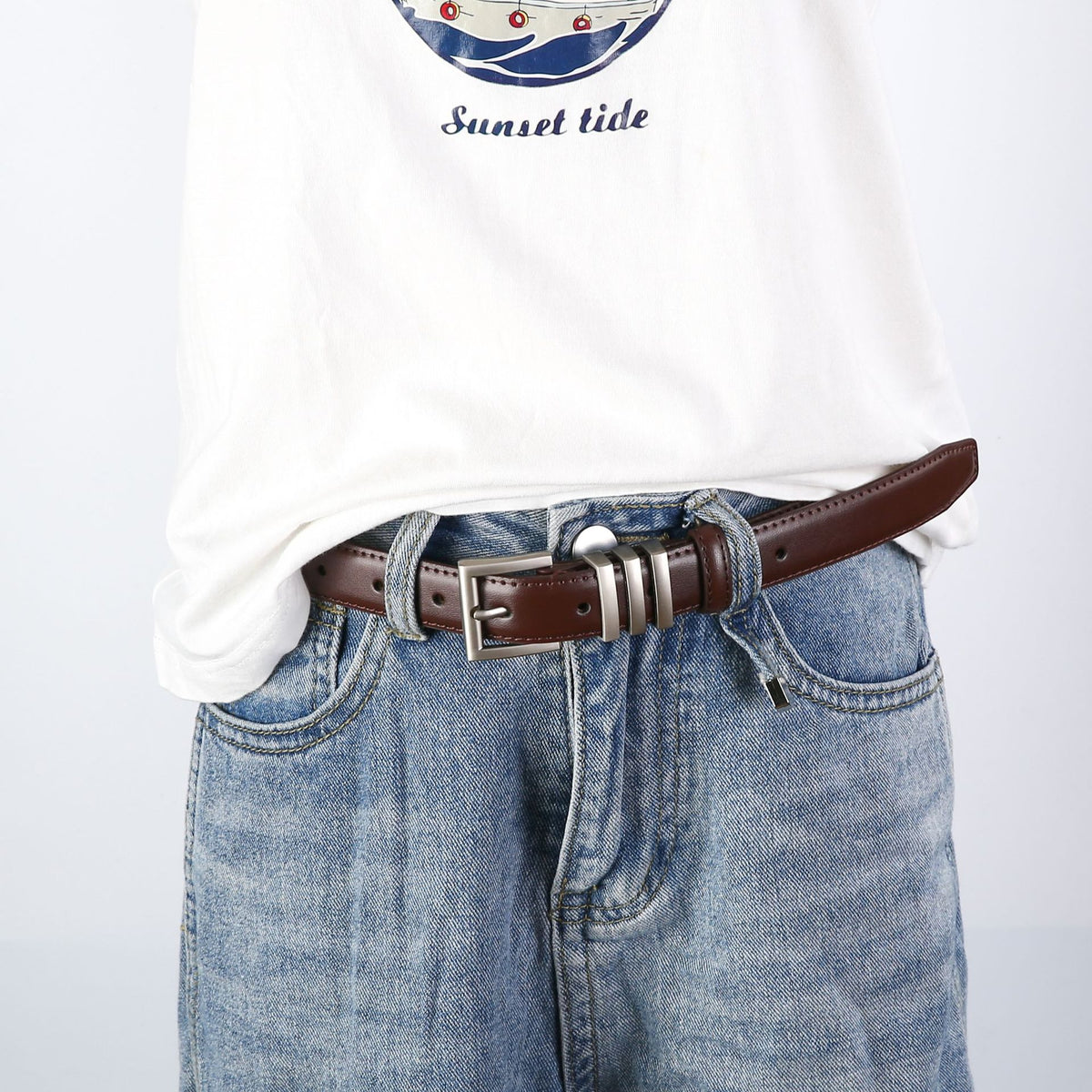 Triple keeper leather belt, front