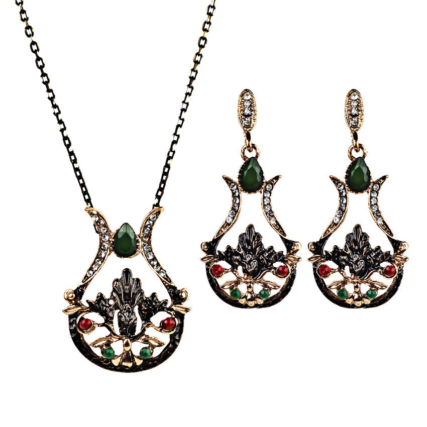 Gold pendant necklace and earring set