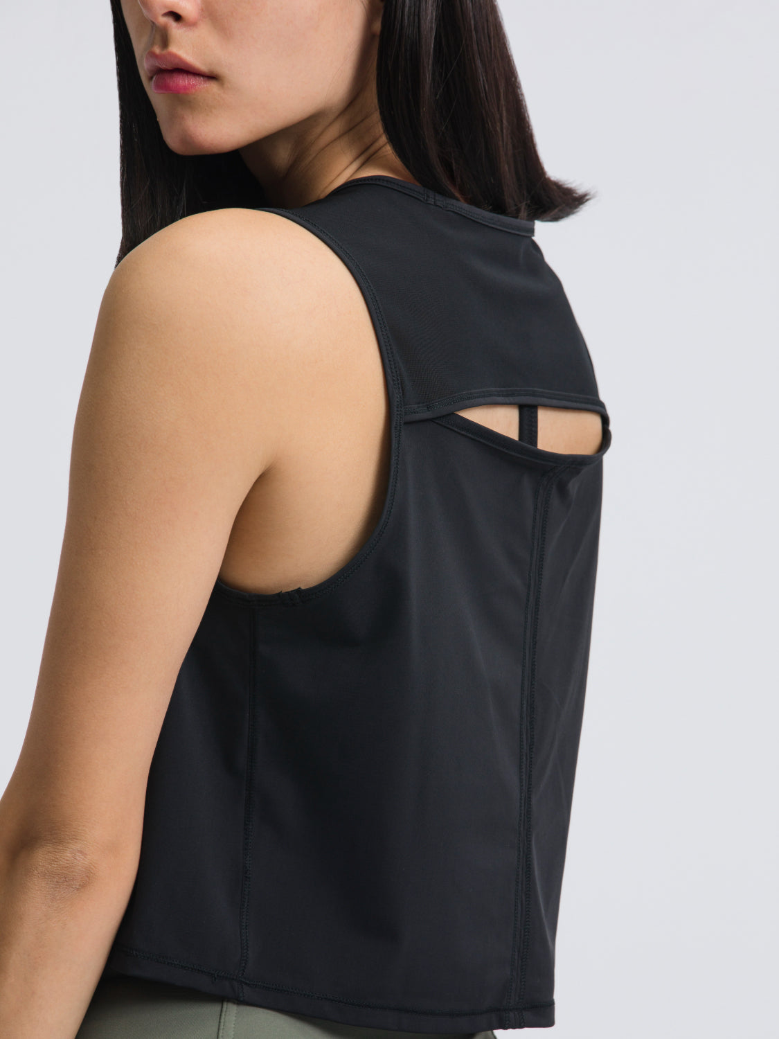 Round neck cropped active tank