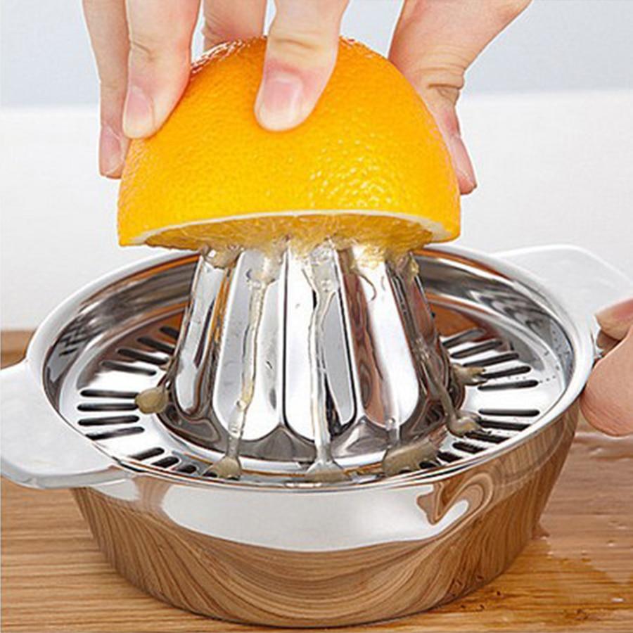 Handheld citrus juicer