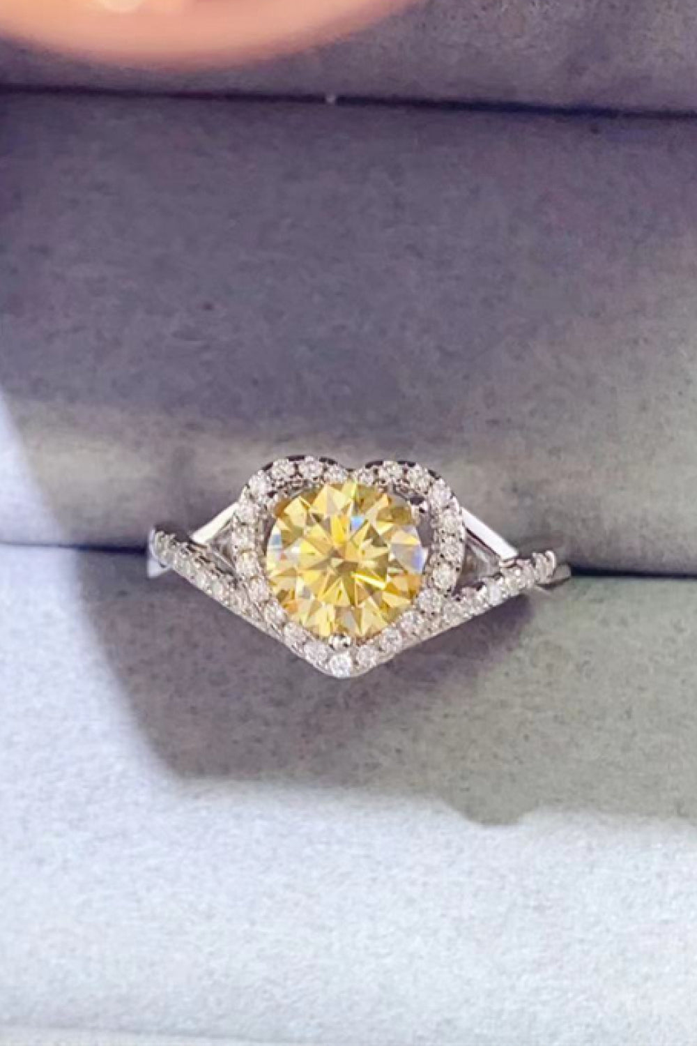 1 ct moissanite heart ring