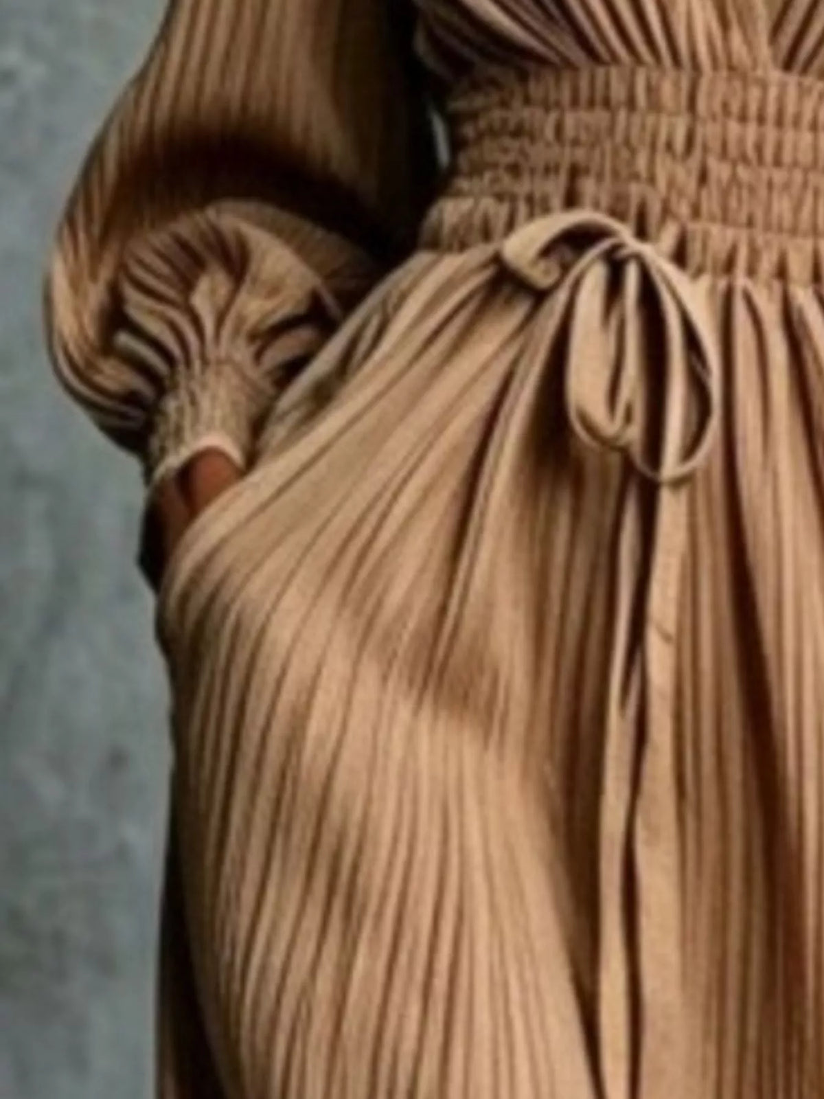 Elegant pleated V-neck maxi dress with lantern sleeves and tie-waist