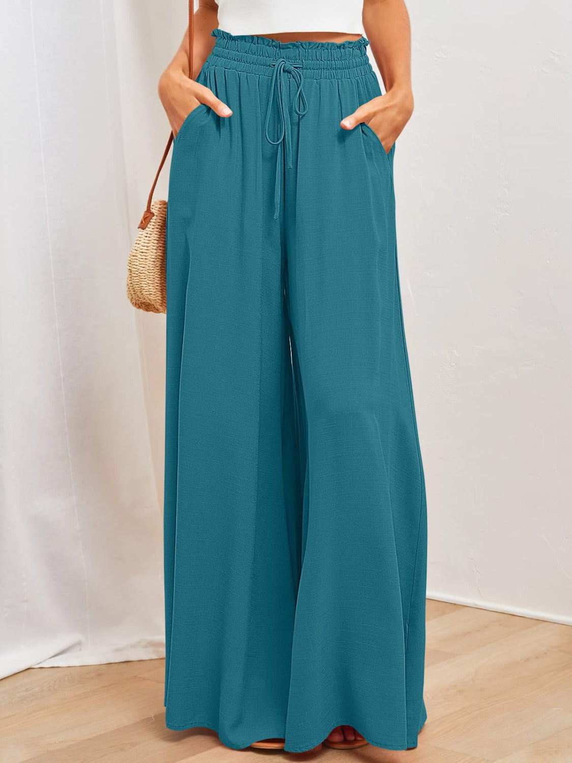 Wide leg pants with pockets