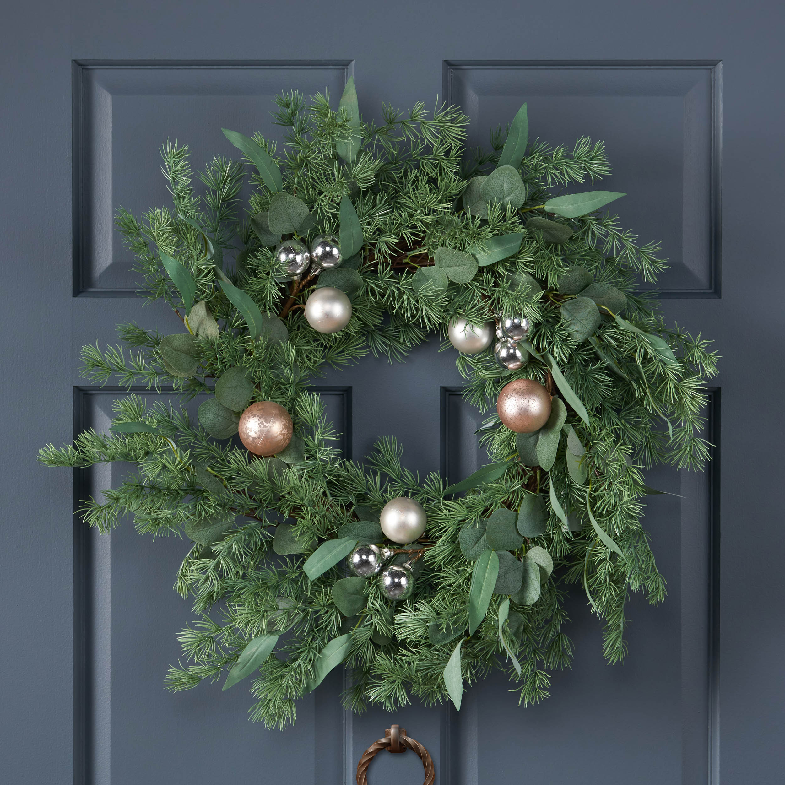 22" BERRY/EUCALYPTUS/PINECONE WREATH