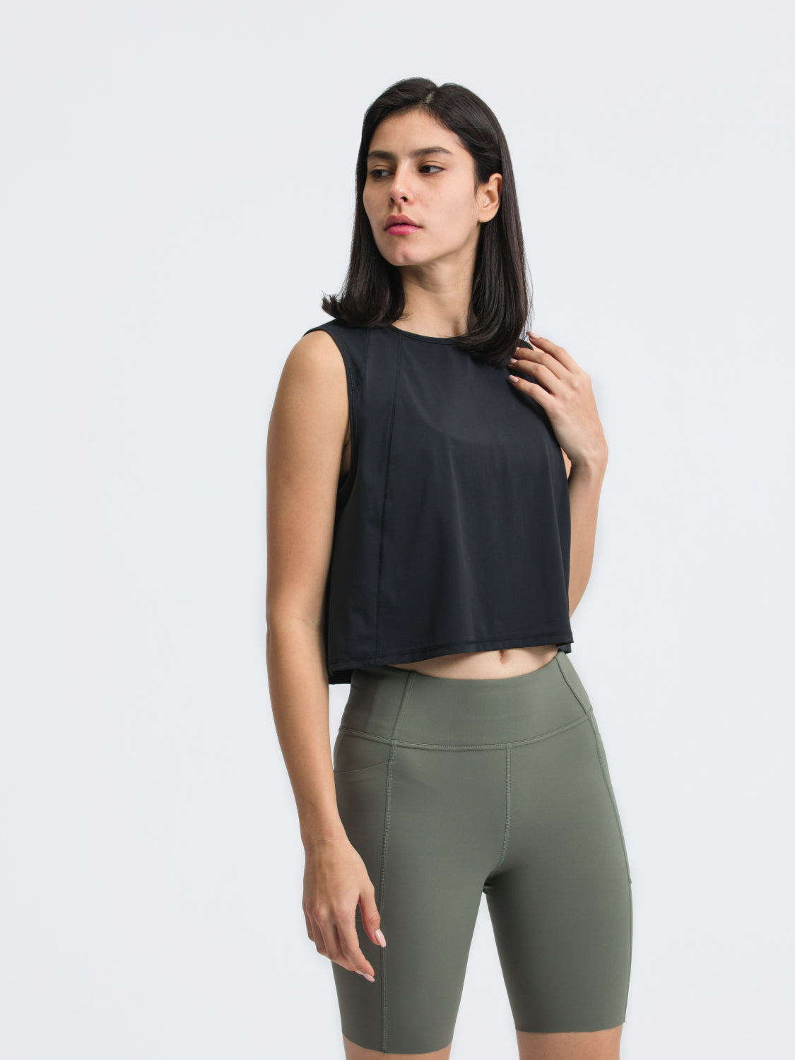 Round neck cropped active tank, Black
