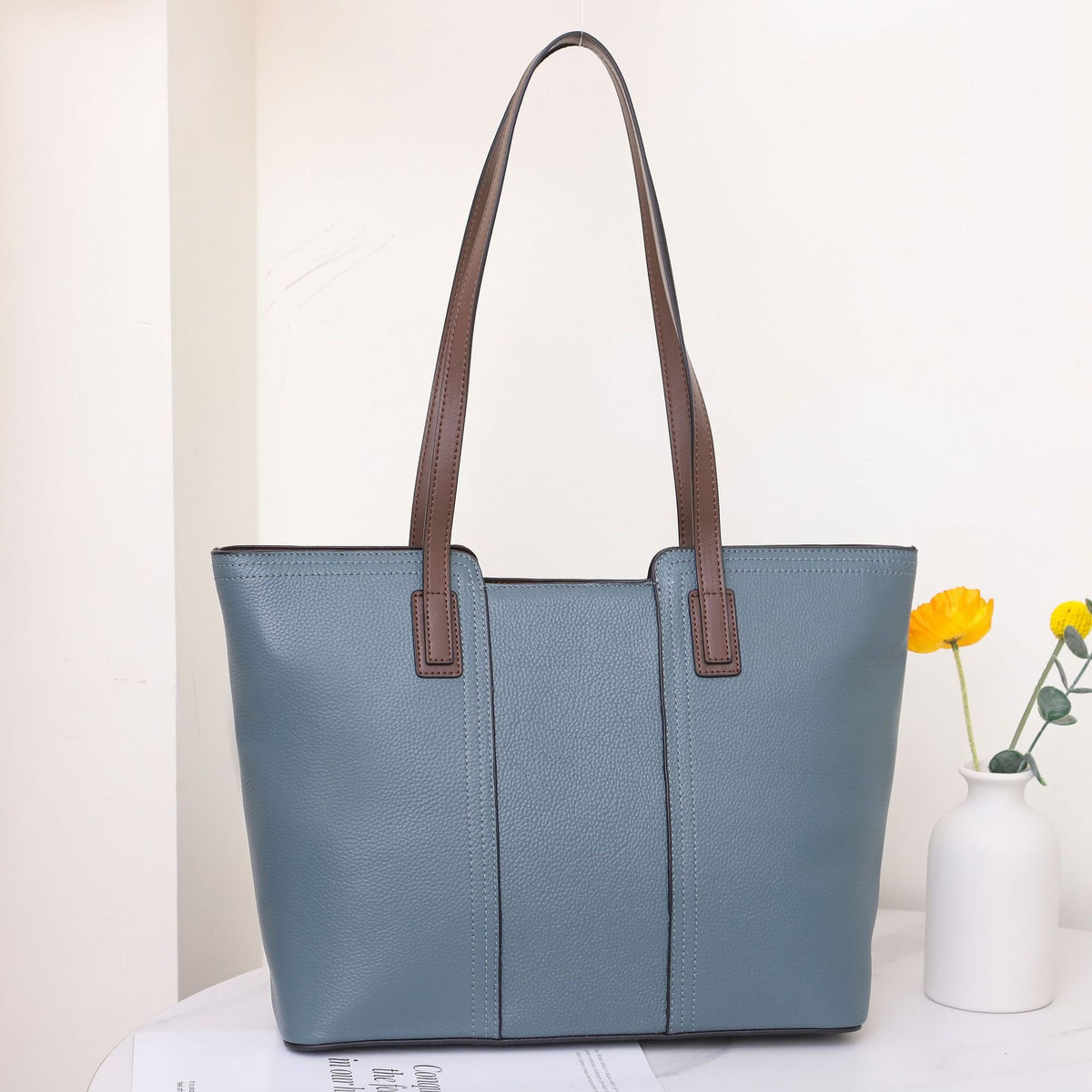 Two-tone commuter tote