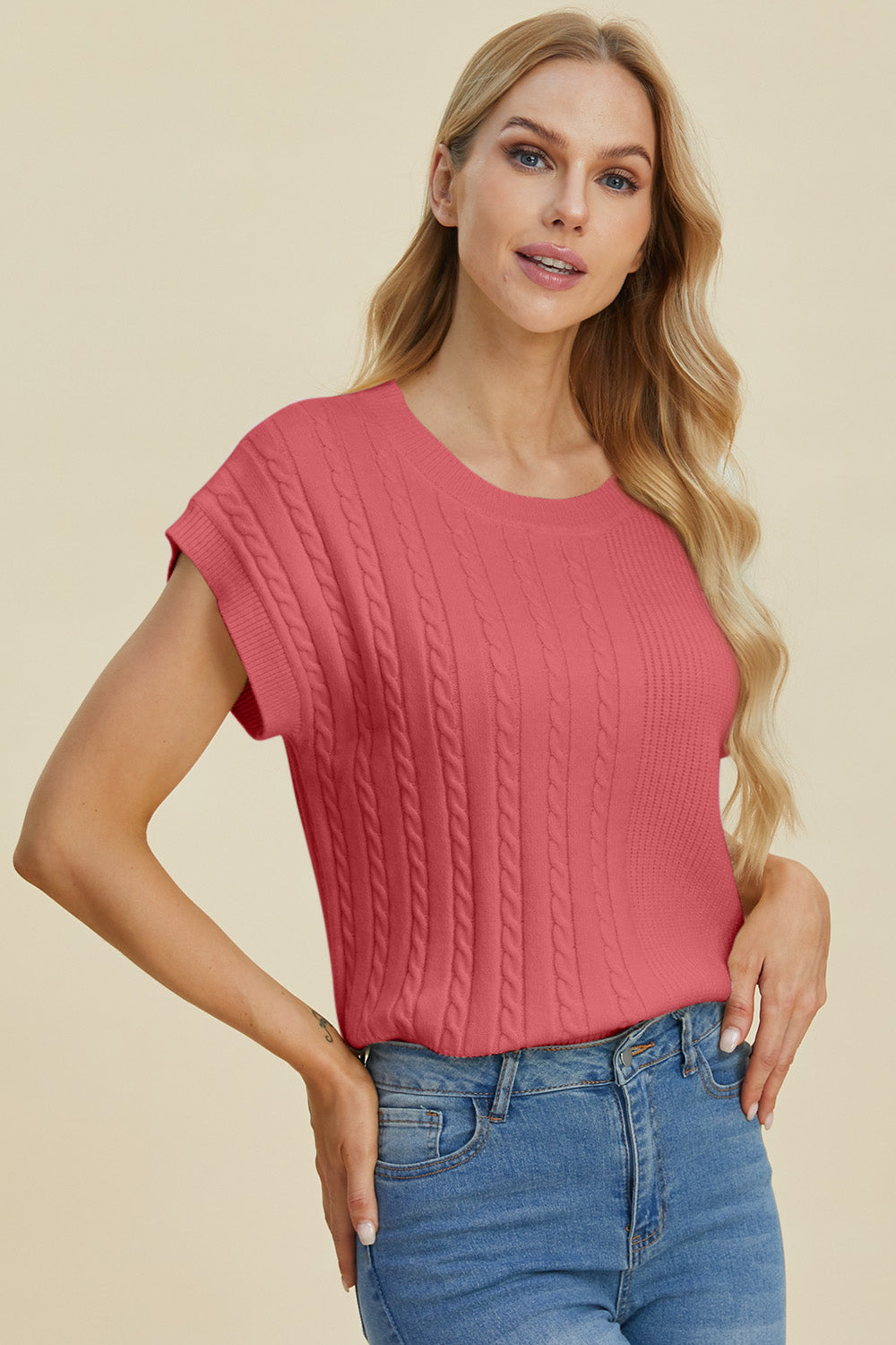Cable-knit round neck short sleeve sweater