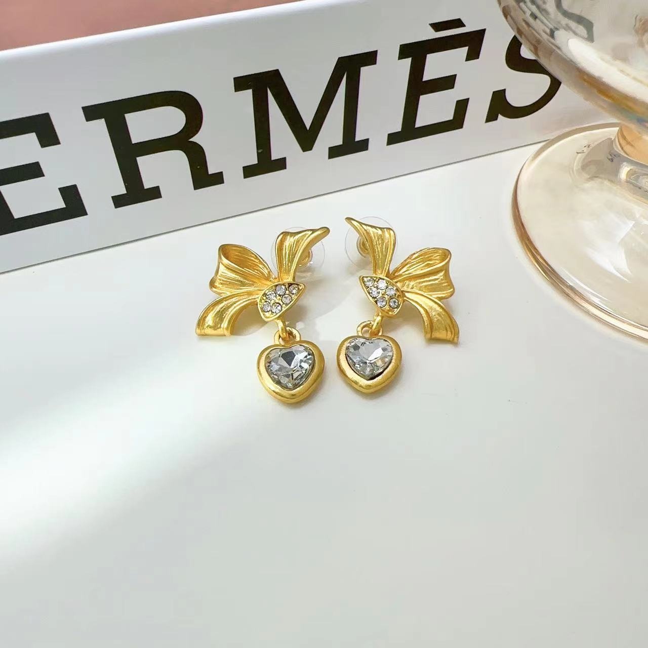 Bow shaped heart-shaped rhinestone earrings for women vintage and elegant earrings