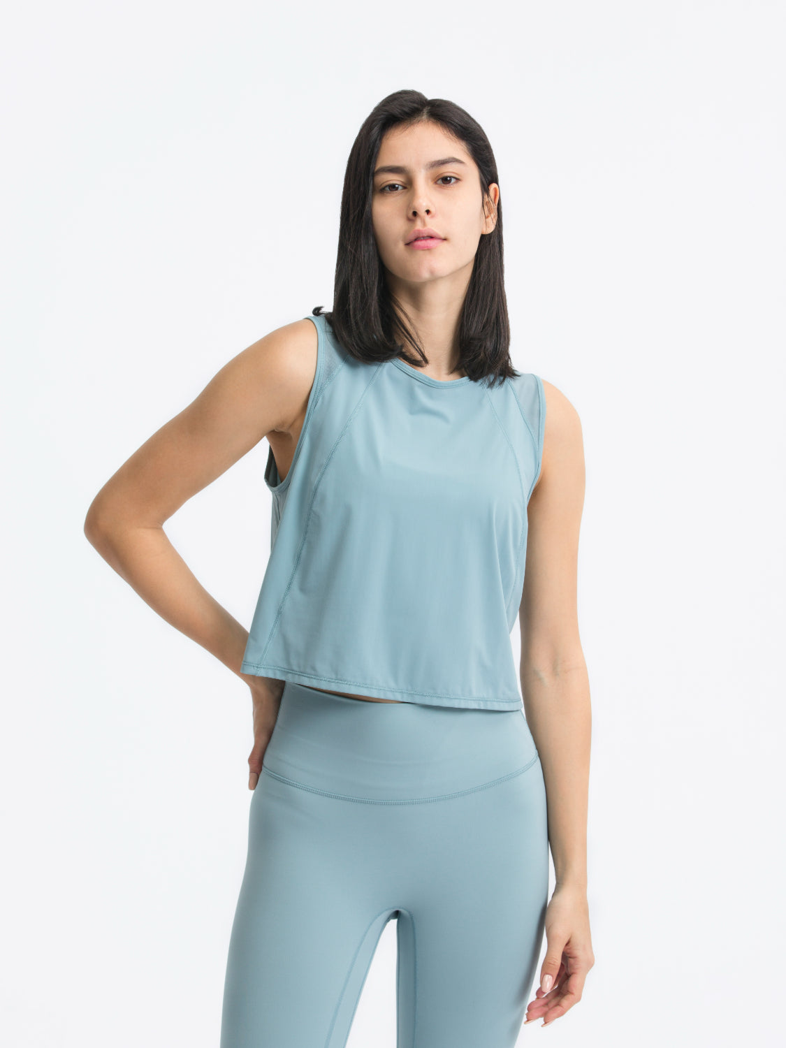 Round neck cropped active tank