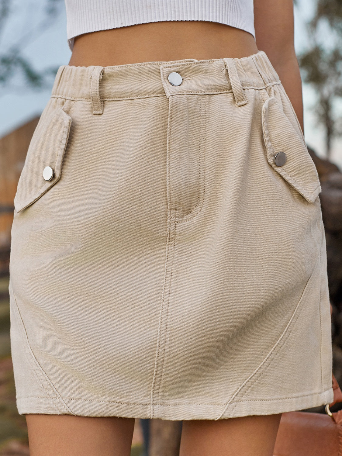 Pocketed buttoned mini denim skirt