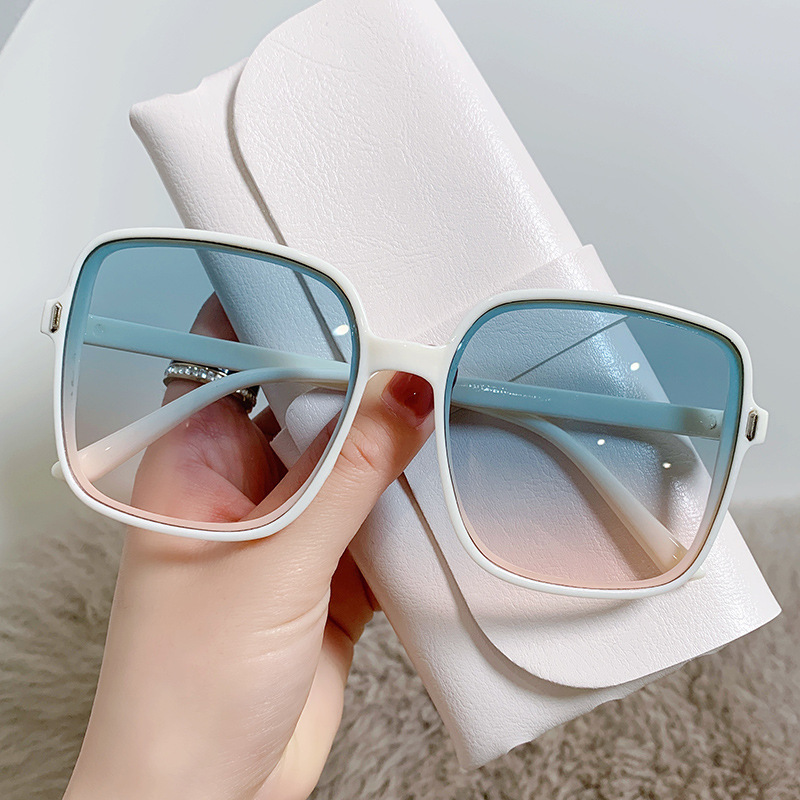 Oversized gradient sunglasses, Blue gradient, front