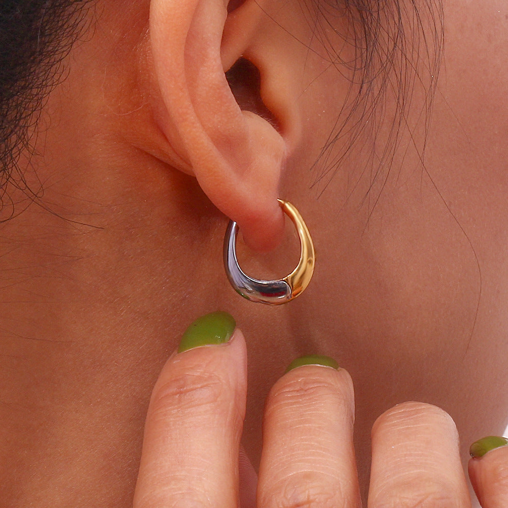 Minimal gold earrings