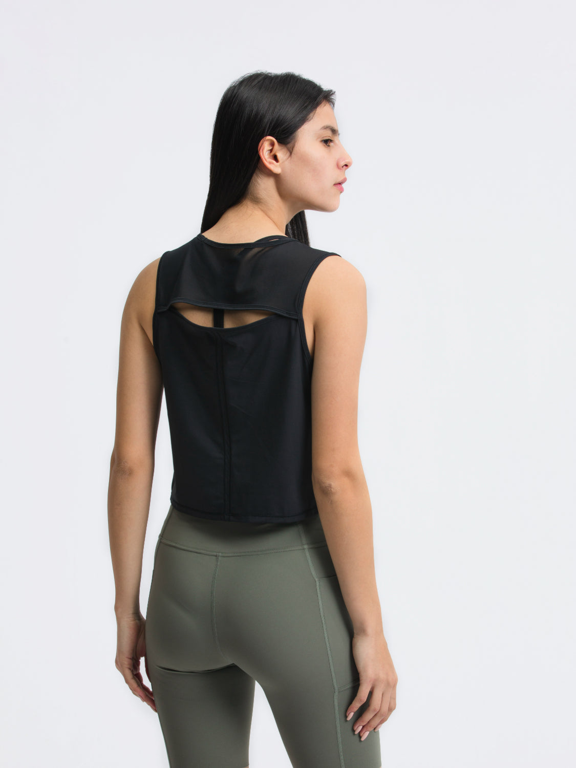 Round neck cropped active tank