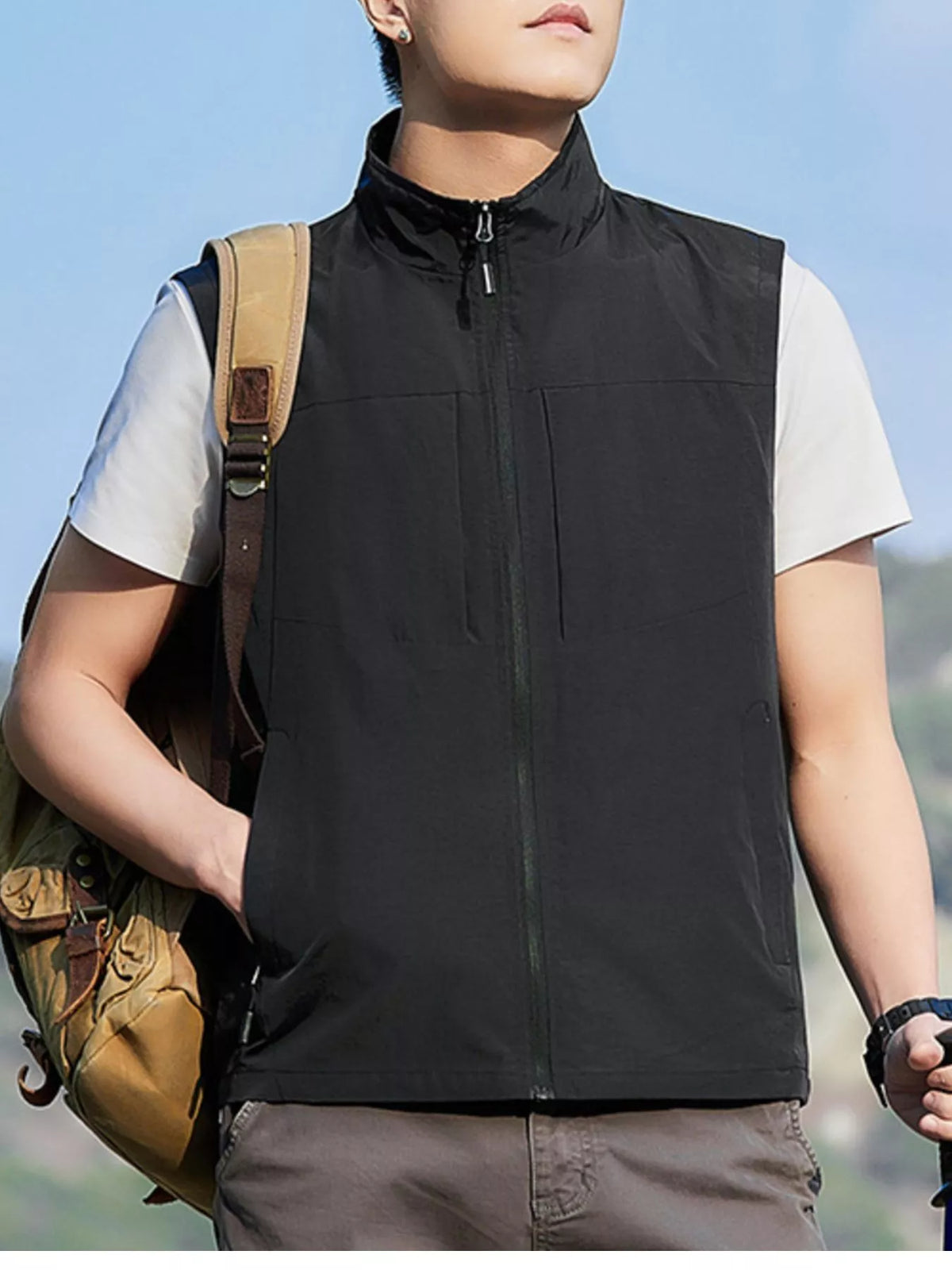 Lightweight zip vest – black