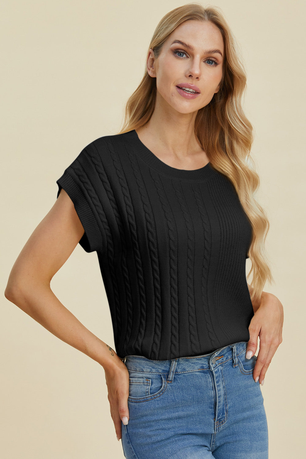 Cable-knit round neck short sleeve sweater