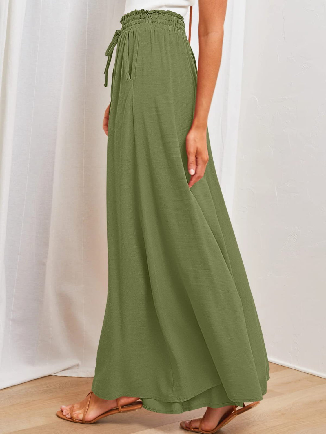 Wide leg pants with pockets