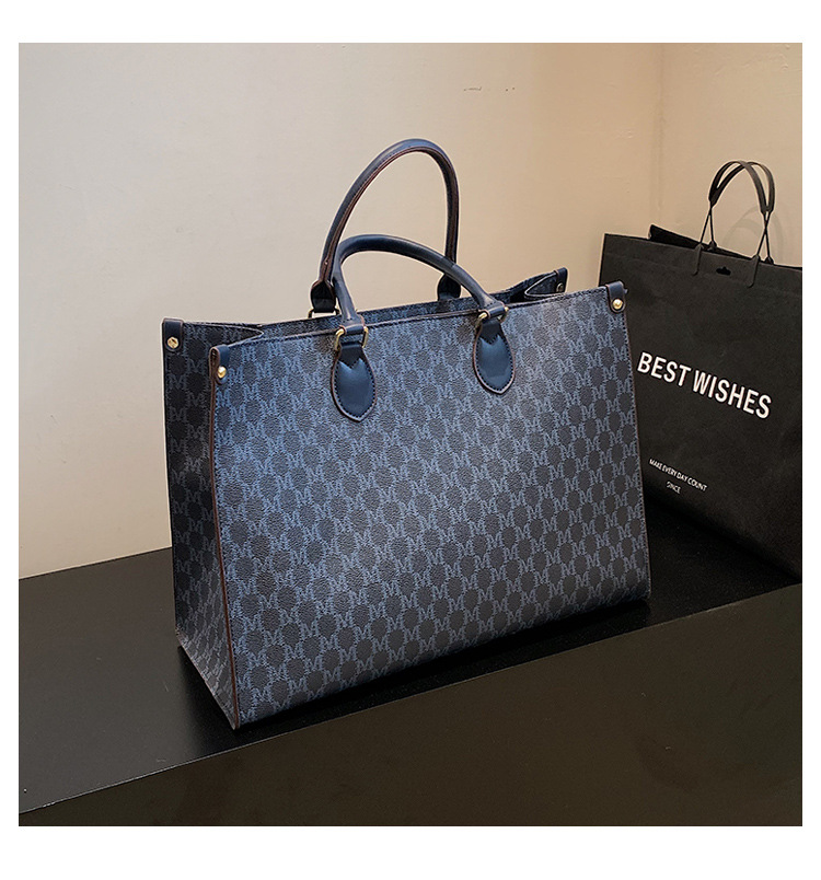 Everyday shoulder tote