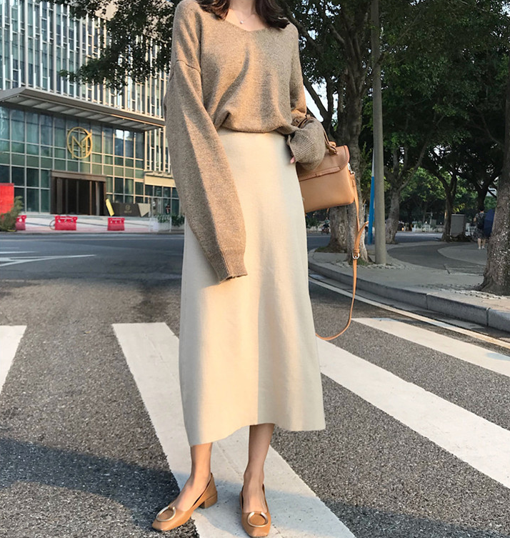 Ribbed knit midi skirt