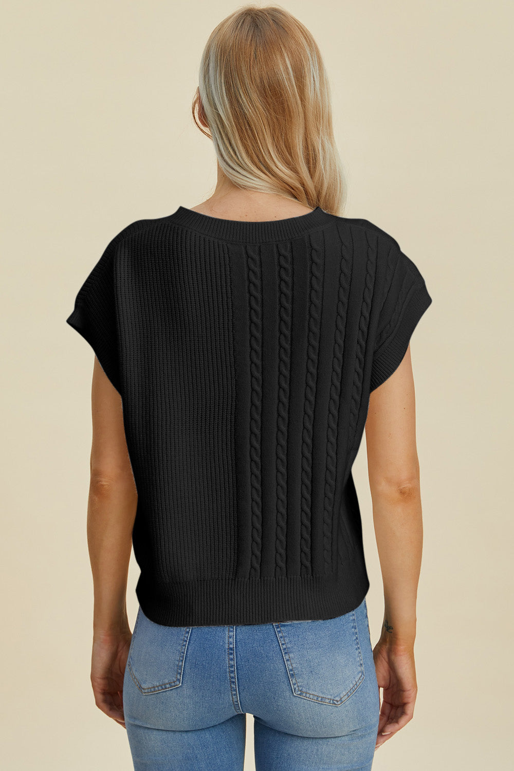 Cable-knit round neck short sleeve sweater