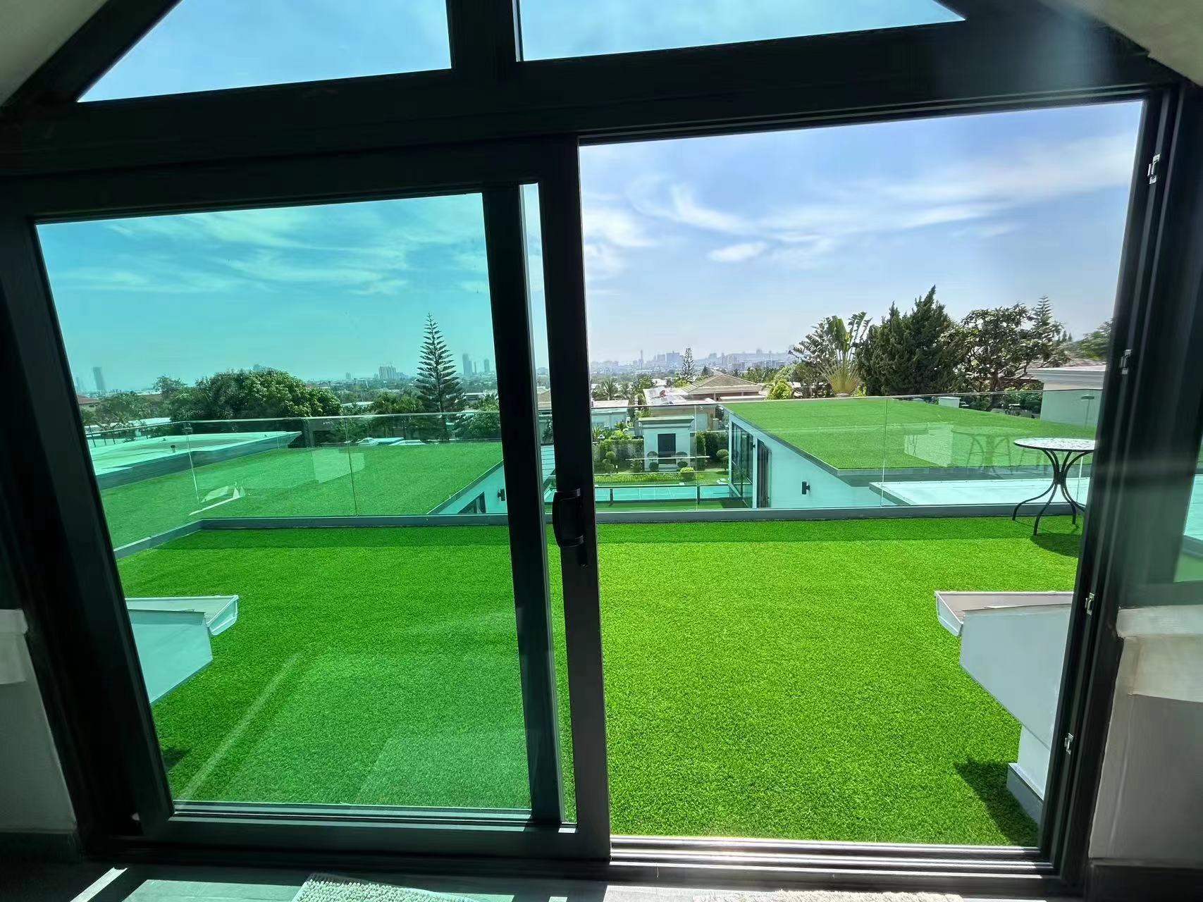 4FTX6FT outdoor artificial grass running blanket, thick and realistic fake grass roll with a pile height of 1.38 inches