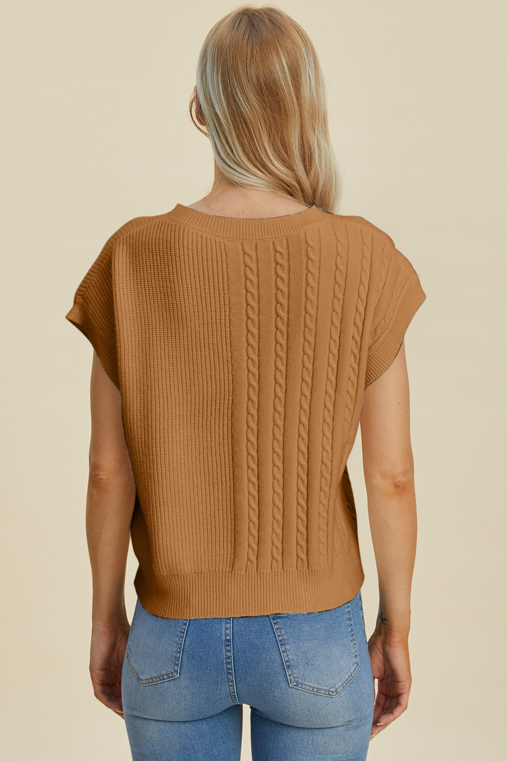 Cable-knit round neck short sleeve sweater