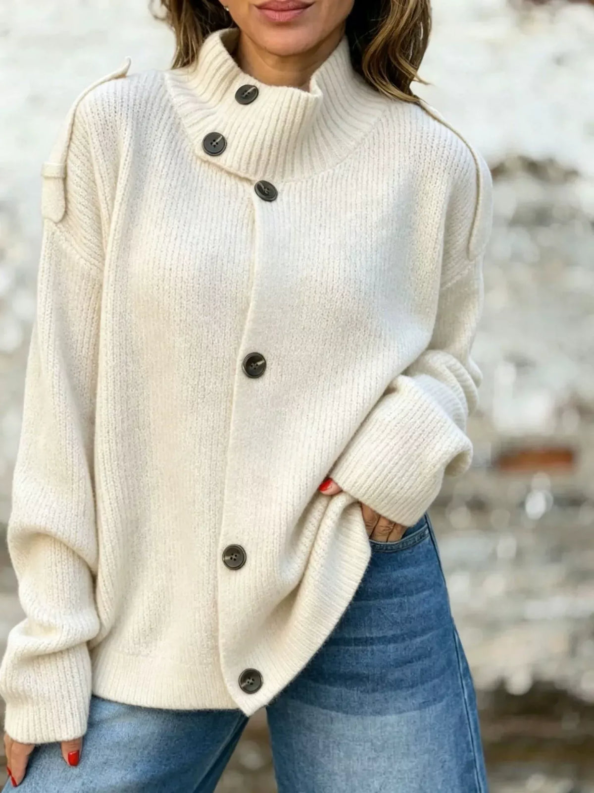 Mock-neck button cardigan – white