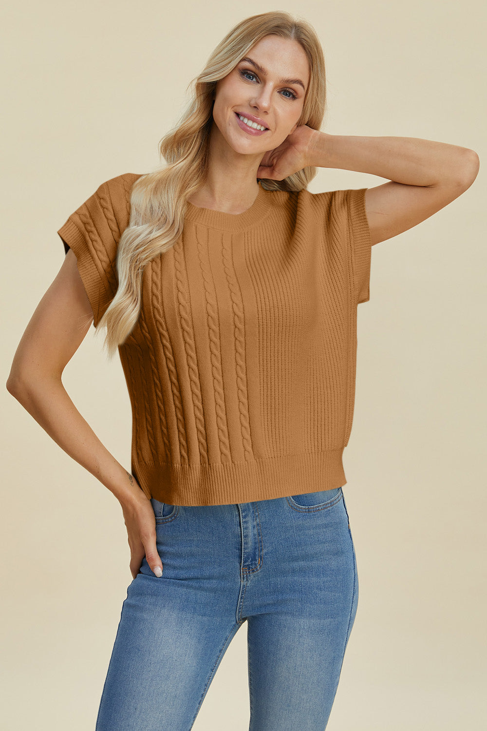 Cable-knit round neck short sleeve sweater