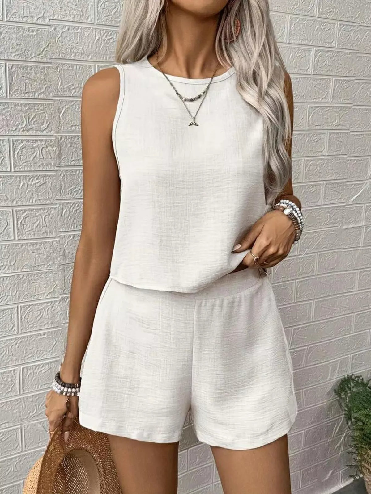 Round neck tank top and shorts set, White