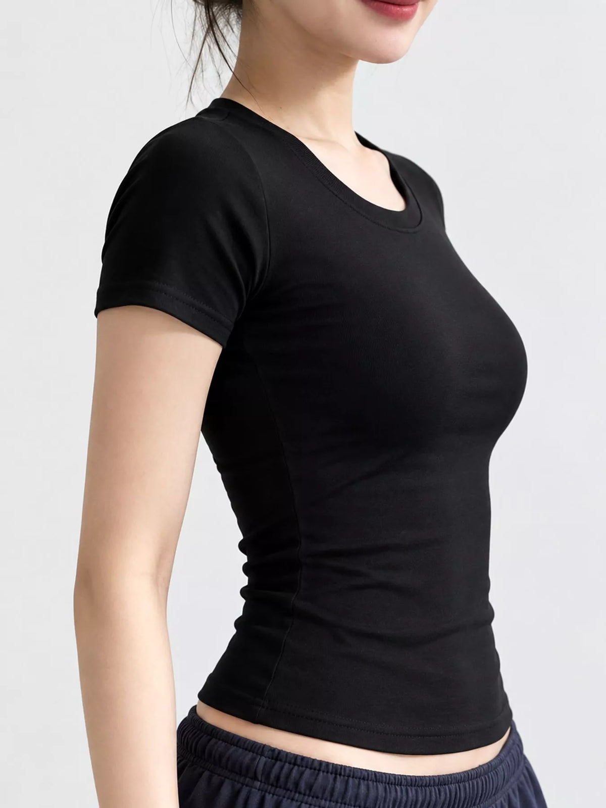 Slim-fit crew neck basic T-shirt