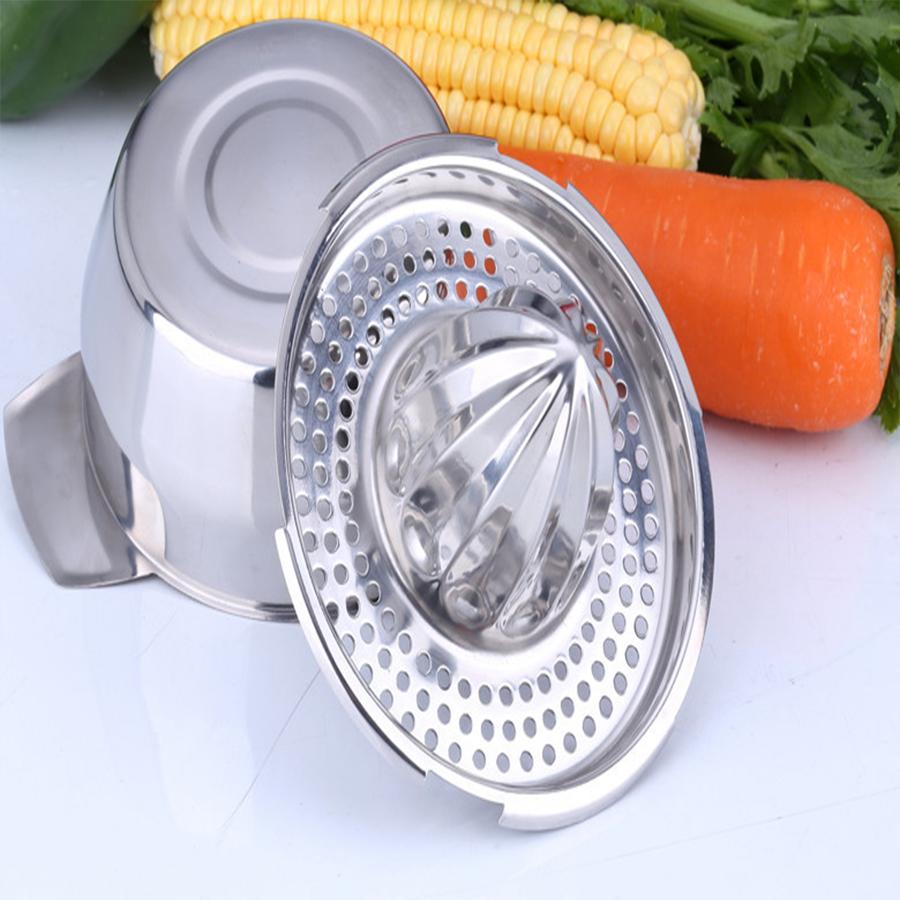 Handheld citrus juicer