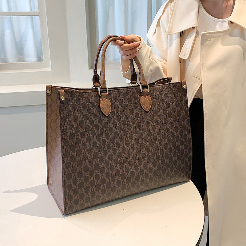 Everyday shoulder tote