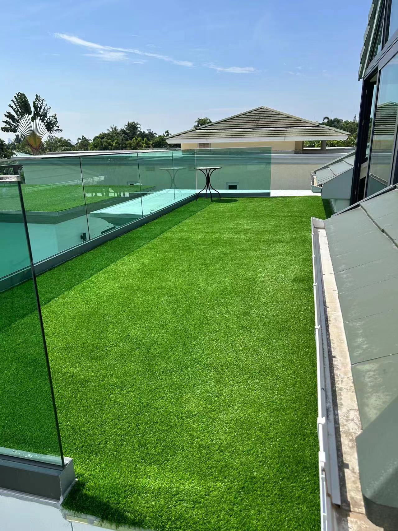 4FTX6FT outdoor artificial grass running blanket, thick and realistic fake grass roll with a pile height of 1.38 inches