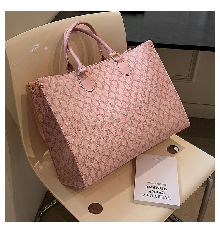 Everyday shoulder tote