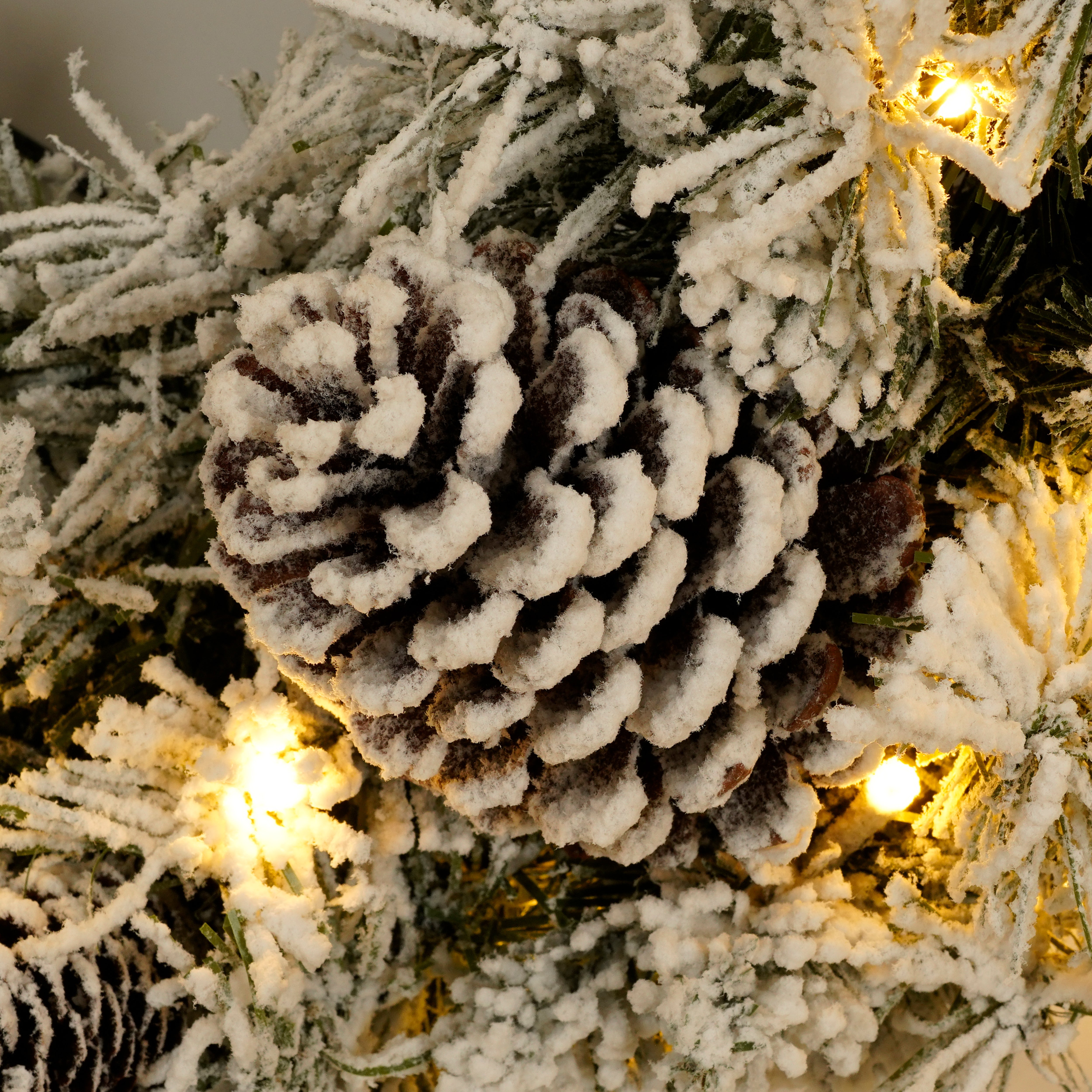 A set of 4 artificial Christmas trees, including flower garlands, flower garlands, and 2 entrance trees, with LED lights