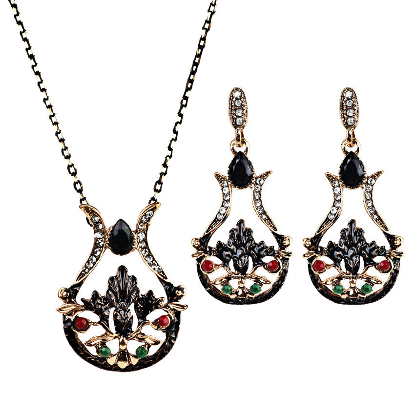 Gold pendant necklace and earring set