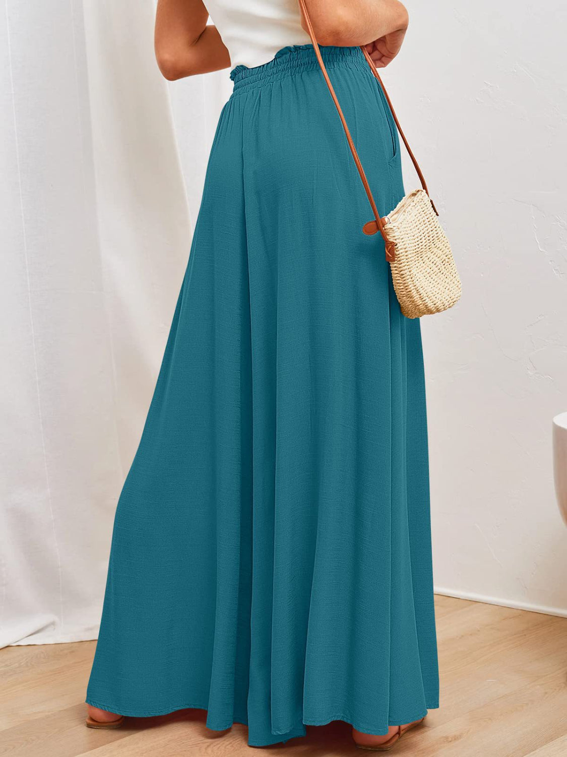Wide leg pants with pockets