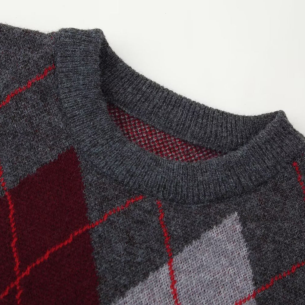 Knitted diamond grid round neck long sleeved sweater