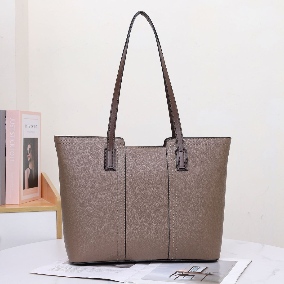 Two-tone commuter tote