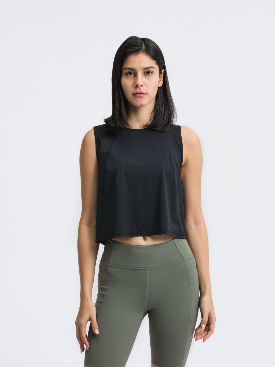 Round neck cropped active tank