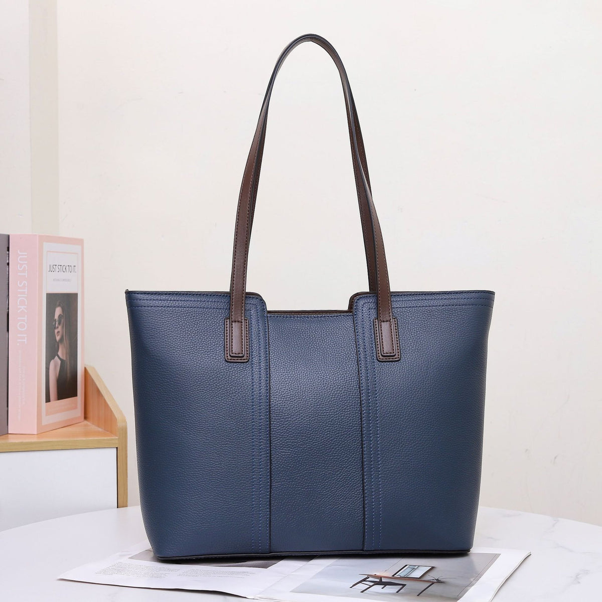 Two-tone commuter tote