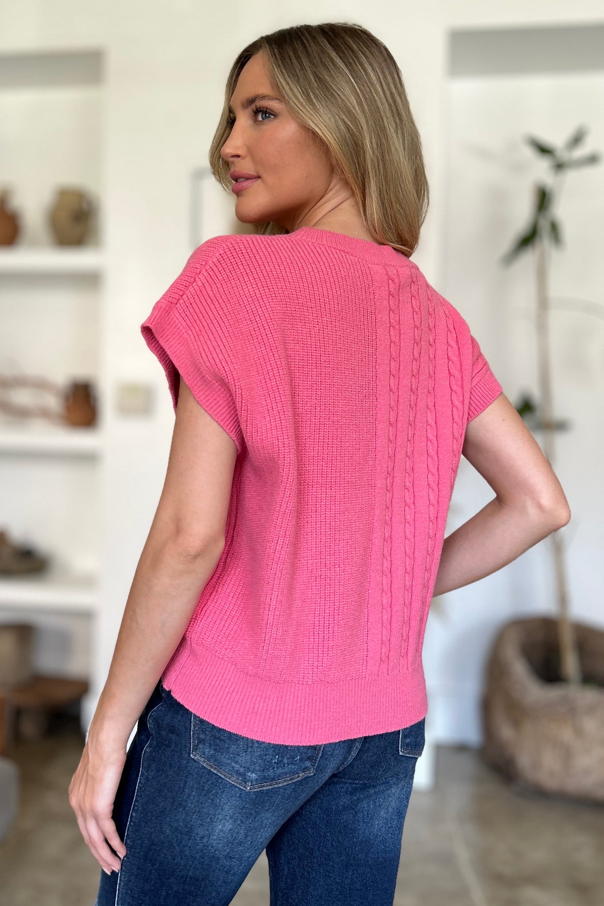 Cable-knit round neck short sleeve sweater